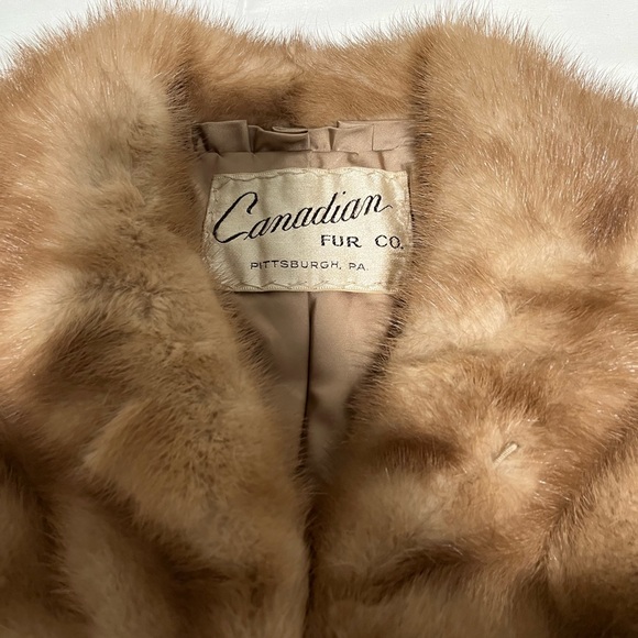 Vintage Canadian Fur co. Pittsburg PA. wrap coat Golden tan jacket cape. Size S - Picture 7 of 12
